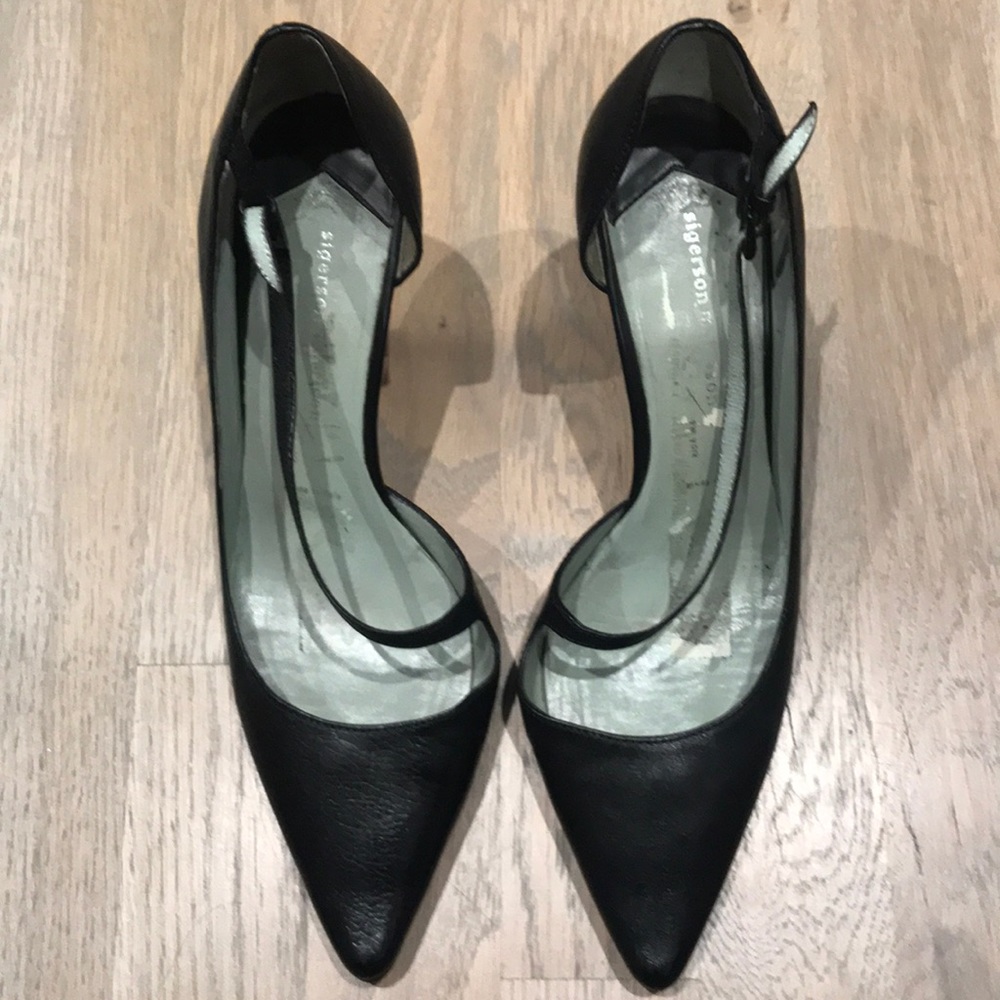 Sigerson Morrison Black pump